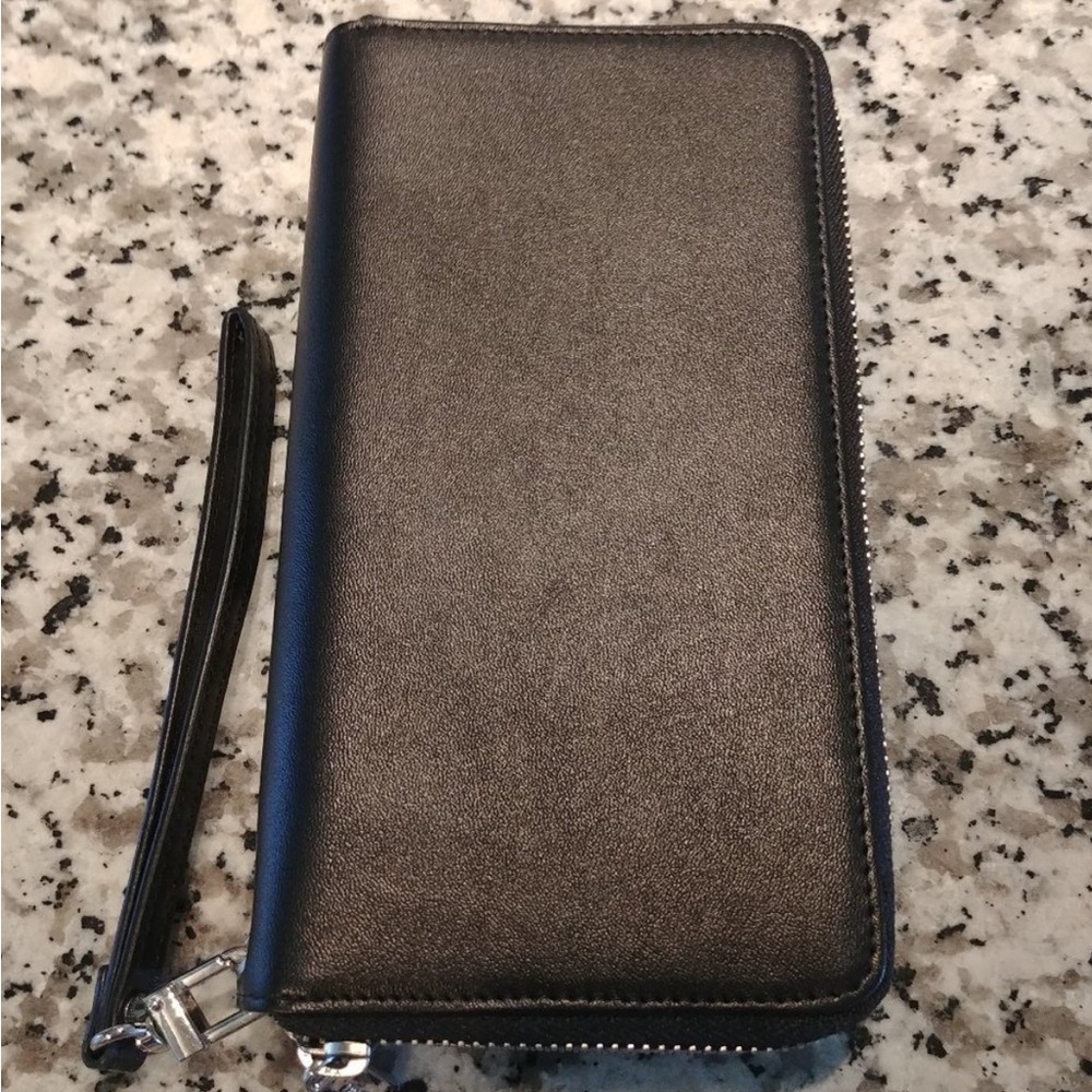 Danier clutch/wristlet/wallet - black